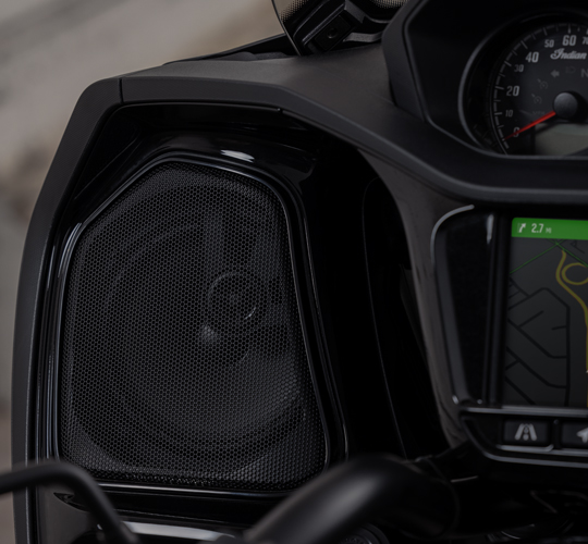 パワフルなビートを響かせて、ストリートを走る